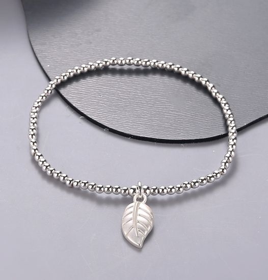 leaf-pendant-on-stretchy-bracelet