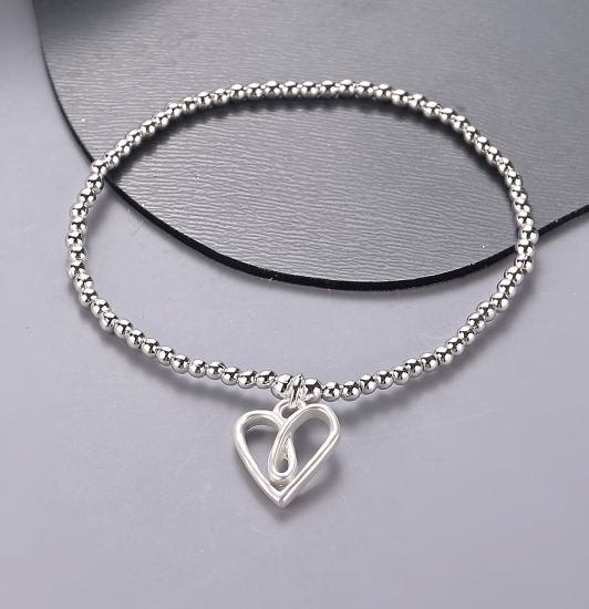twisted-heart-pendant-on-stretchy-bracelet